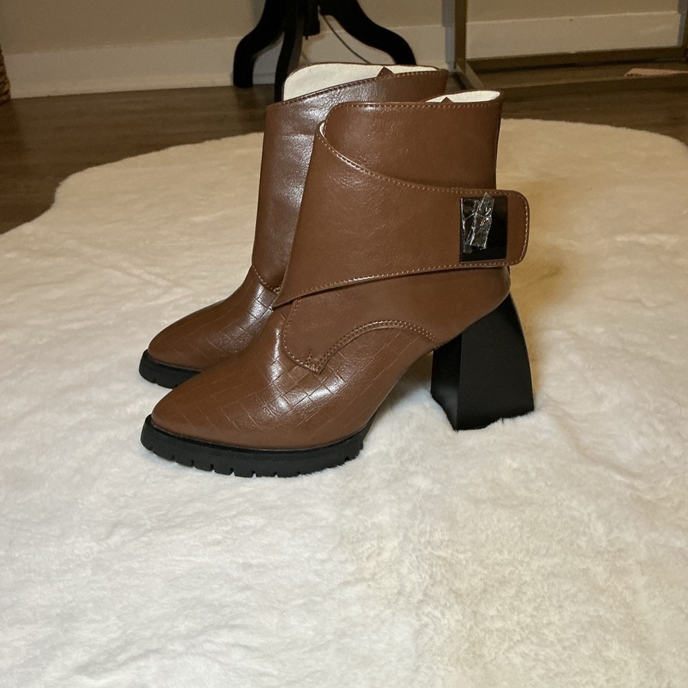 NWOT SHEIN Brown Leather Ankle Boots - Picture 2 of 8